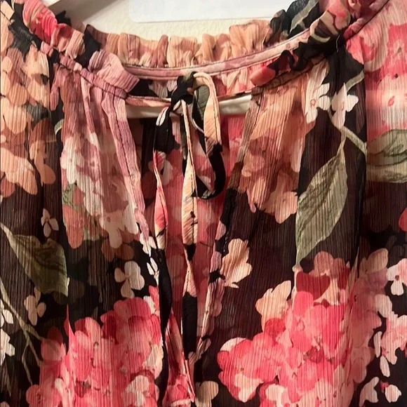 H&M Black and Red Relaxed Tie Front Blouse - Picture 14 of 15